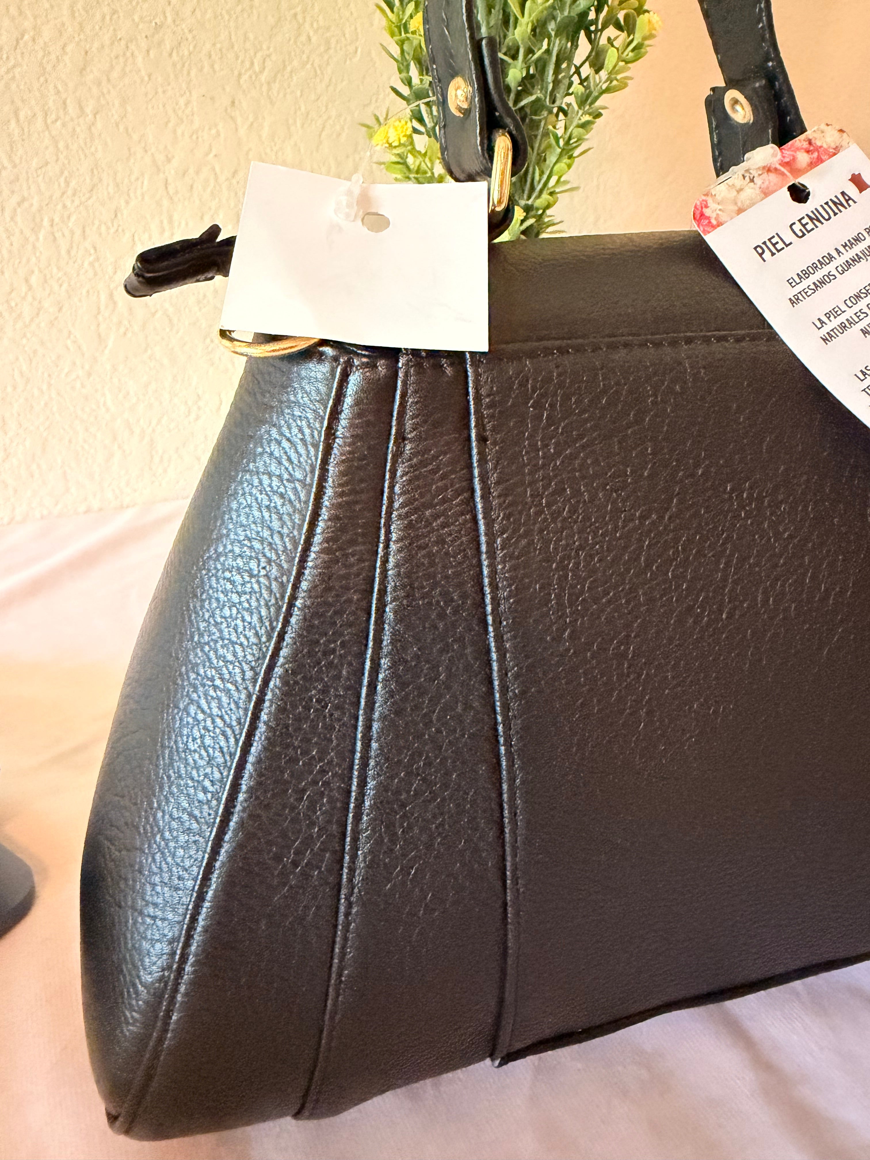 Artisan Pebbled Leather Satchel — Handcrafted in León, Guanajuato